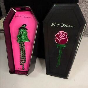 👻Betsey Johnson Green Glitter Witch Brooch with Green Rhinestones